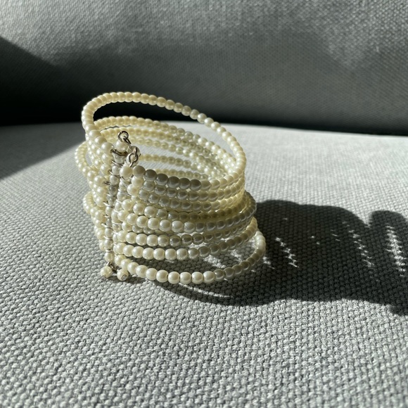 Faux Pearl Beads Wrap Bracelet - Picture 4 of 4